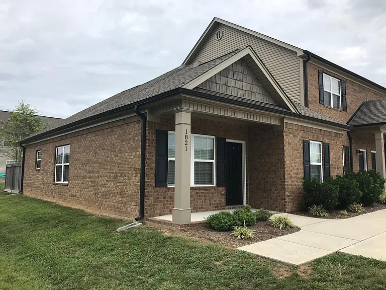 1821 Bell Tower Ln NE #1821 — Photo 2