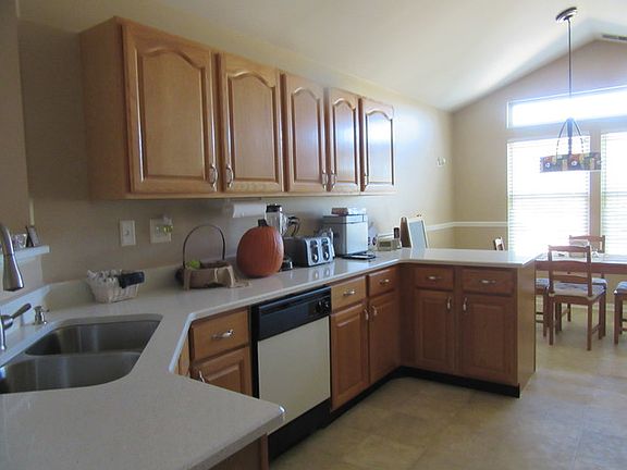 2nd image of 1021 Huntington Dr