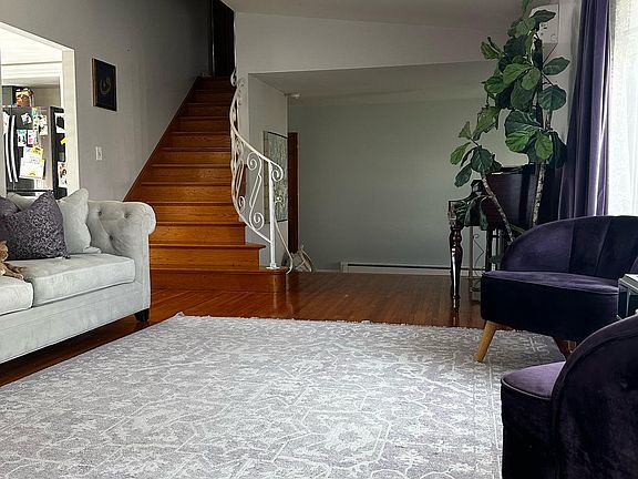 3rd image of 324 Seabrook Dr
