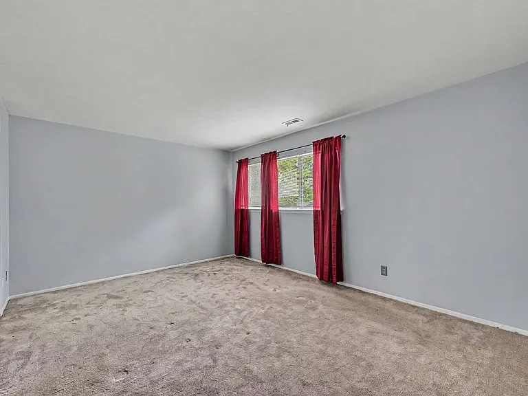 24225 Evergreen Rd — Photo 10