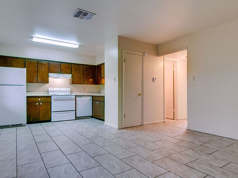 1st image of 2401 Brookridge Dr #2