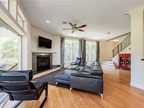 5th image of 817 Oak Vista Dr