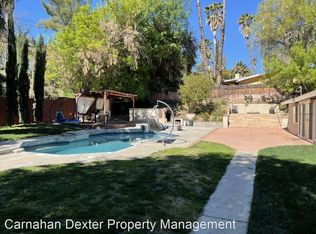 5825 Winnetka Ave, Woodland Hills, CA 91367