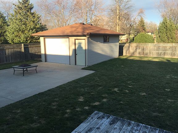 3rd image of 84 Hillock Ct