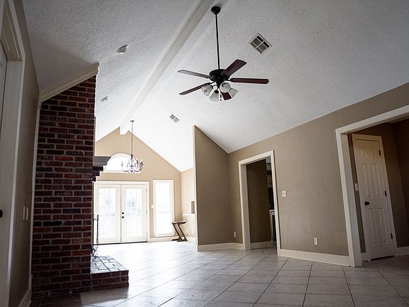 3rd image of 713 Briarwood Dr