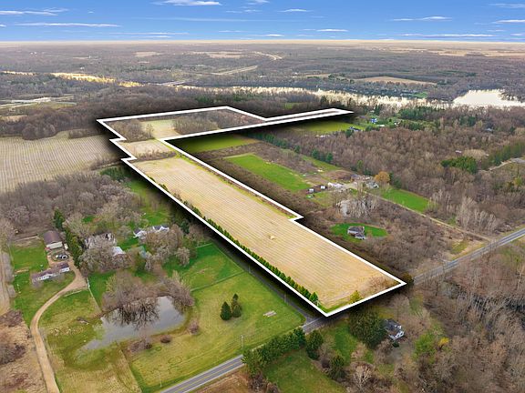 3rd image of Red Bud Trl