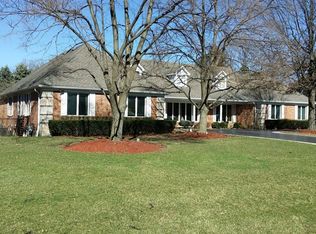 21 Old Barn Rd, Hawthorn Woods, IL 60047