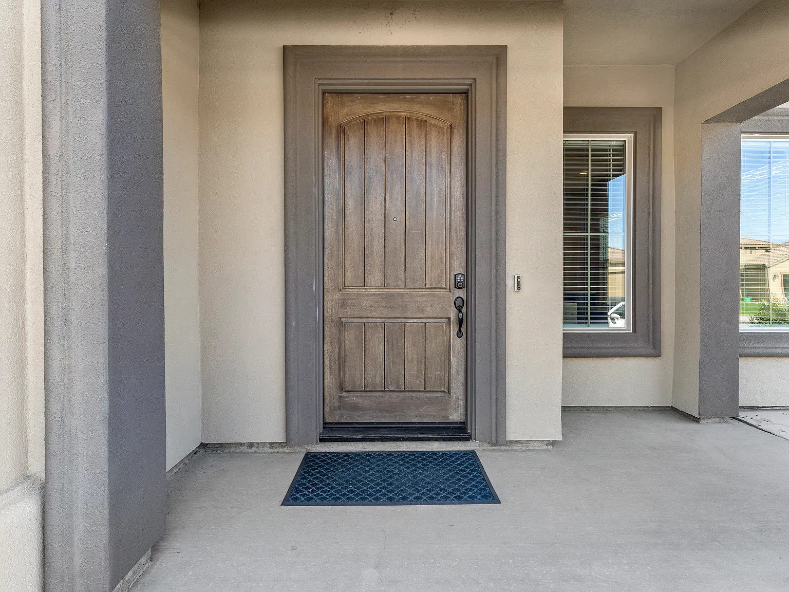 4 bed, 2736 sqft, $3,300 — Photo 3