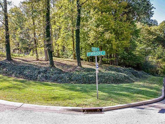 5th image of 6009 Pembrooke Dr
