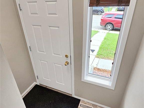 2nd image of 211 Hedley STREET