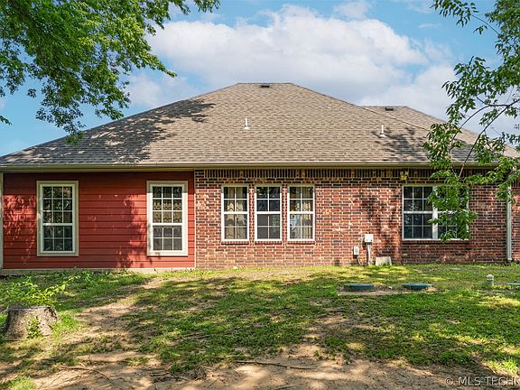 4th image of 18912 Spring Creek Ln