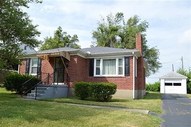 1st image of 330 Manhattan Dr