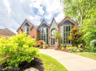 865 Lakewood Dr, Rochester Hills, MI 48309