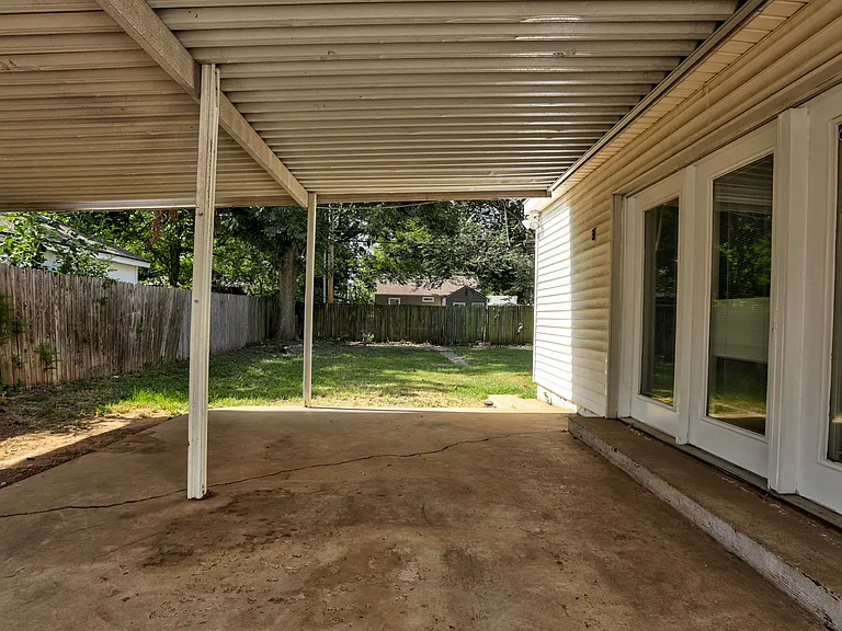 910 Garver St — Photo 43