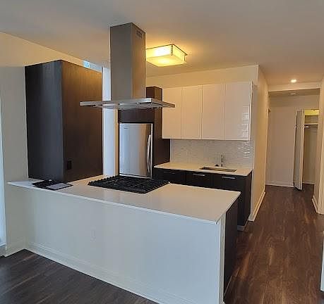 4th image of 200 N Dearborn St Unit 3702