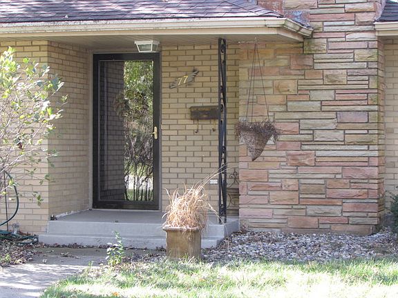 3rd image of 77 S Knollwood Ln