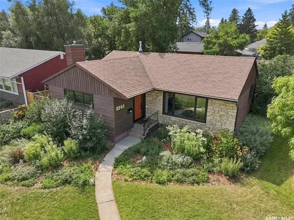 2202 Albert AVENUE, Saskatoon, SK S7J 1K2