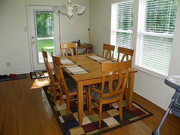 2nd image of 2054 Meadowlark Ln