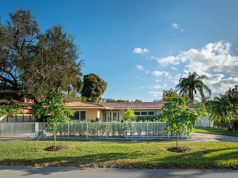 1st image of 360 Menores Ave