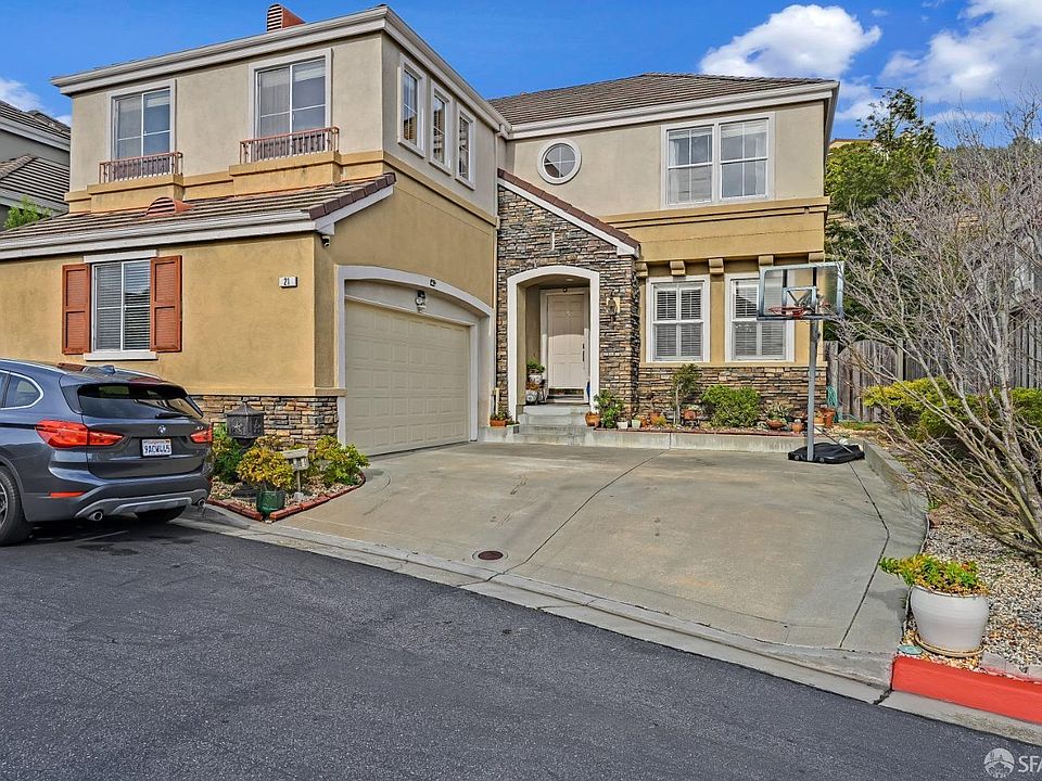 1st image of 21 Joseph Dr