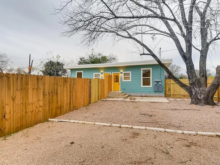 6810 Cruz St #2 — Photo 21