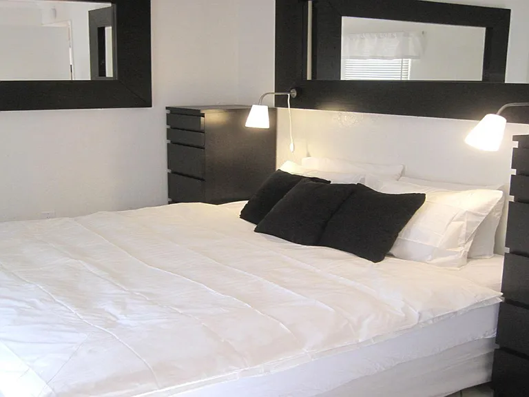 Bedroom Nr 5 with 1 King or 2 Twins beds. Comfortable beds with memory foam for your beauty sleep.