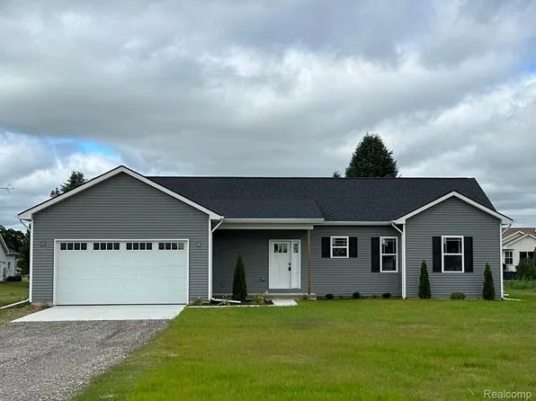 6055 Andrea Ln, North Branch, MI 48461