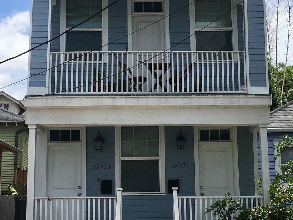 Front Left bottom door is the entrance