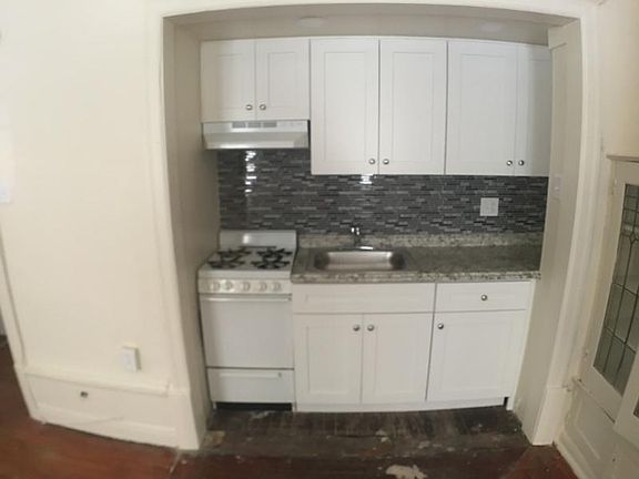 3rd image of 311 S Hicks St Floor 1