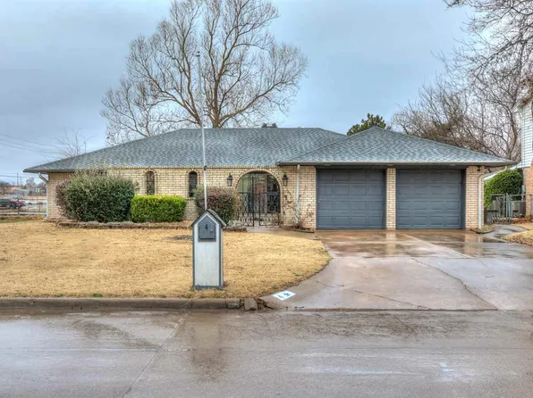 4 NW Compass Dr, Lawton, OK 73505