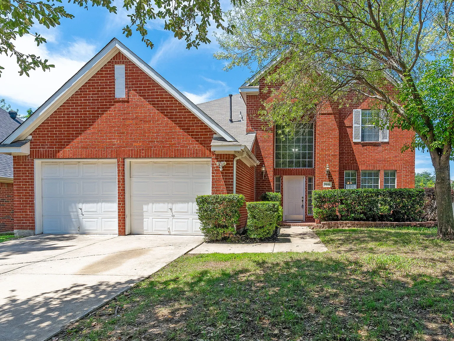 4 bed, 2.5 bath, 2351 sqft, $2,395 — Photo 1