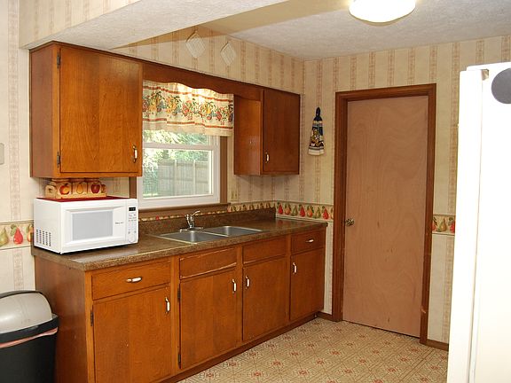 2nd image of 406 E Miami St