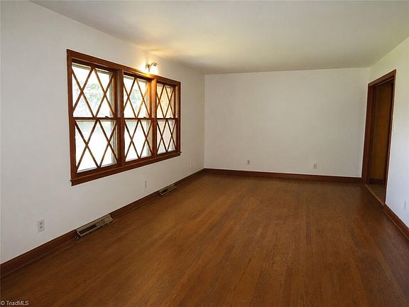 5th image of 3210 Garden Rd