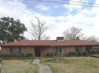 5218 Lakeview Dr, Moss Point, MS 39563
