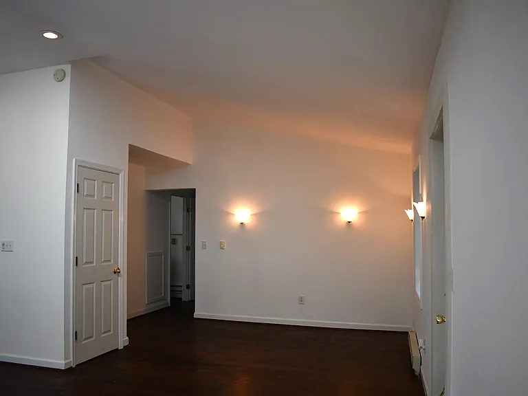 11601 Heron Dr — Photo 6