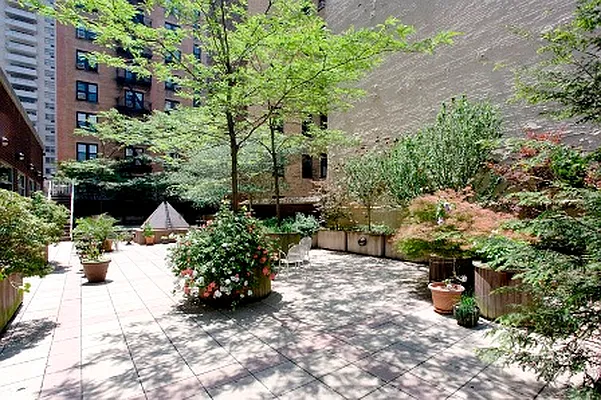 Sold by R New York | media 12
