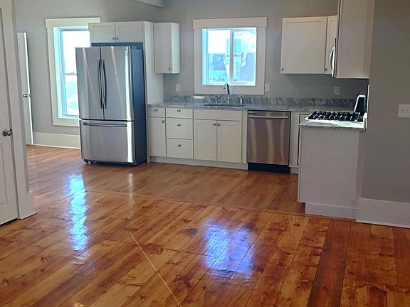 Spacious open concept kitchen 