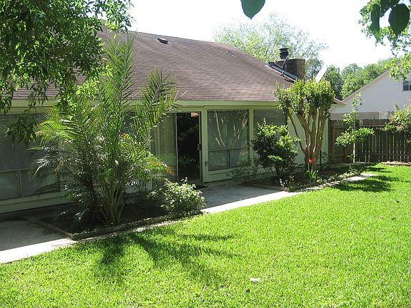 Lots of owners care to this yard space