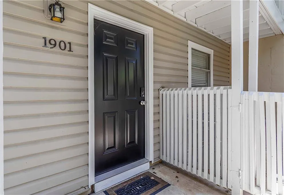 2 bed, 1.0 bath, 1097 sqft, $1,600 — Photo 4