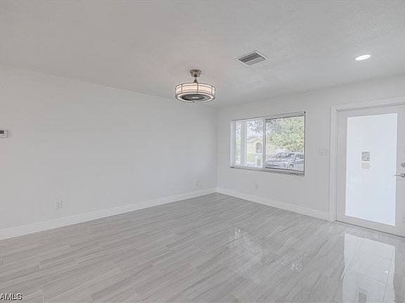3rd image of 6 NE 17th Pl