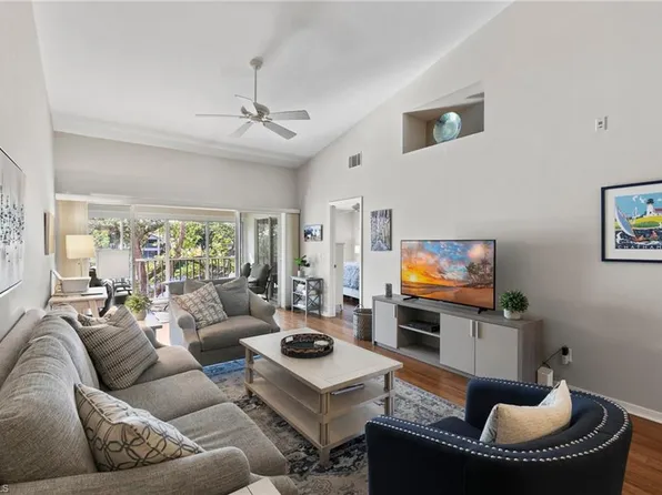 760 Wiggins Lake DR #202, NAPLES, FL 34110