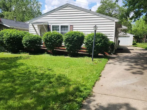 1219 Barker St, Bloomington, IL 61701