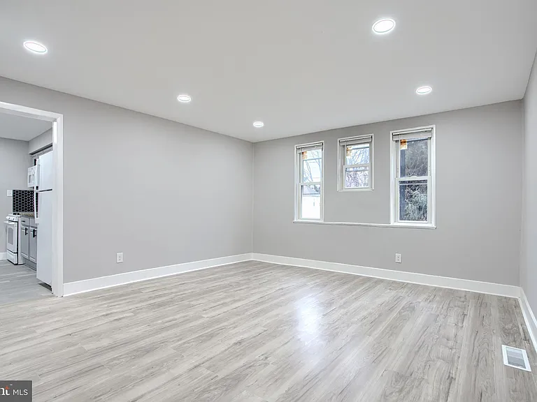 3807 Fleetwood Ave #1 — Photo 3