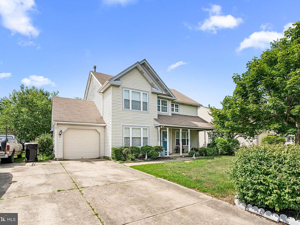 1st image of 13 Mayflower Dr