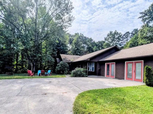 3240 Laurelwood Ave, Sevierville, TN 37862