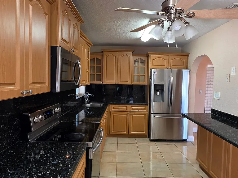 4735 NW 189th Ter — Photo 4