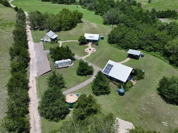 5601 Wickel Rd, Burton, TX 77835