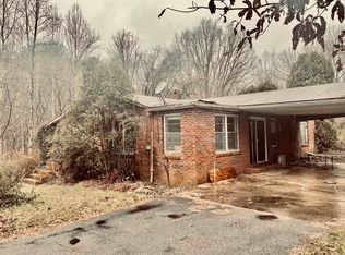 674 Hughes Branch Rd, Bryson City, NC 28713