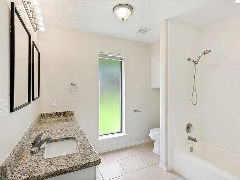 201 Nob Hill Pl — Photo 9