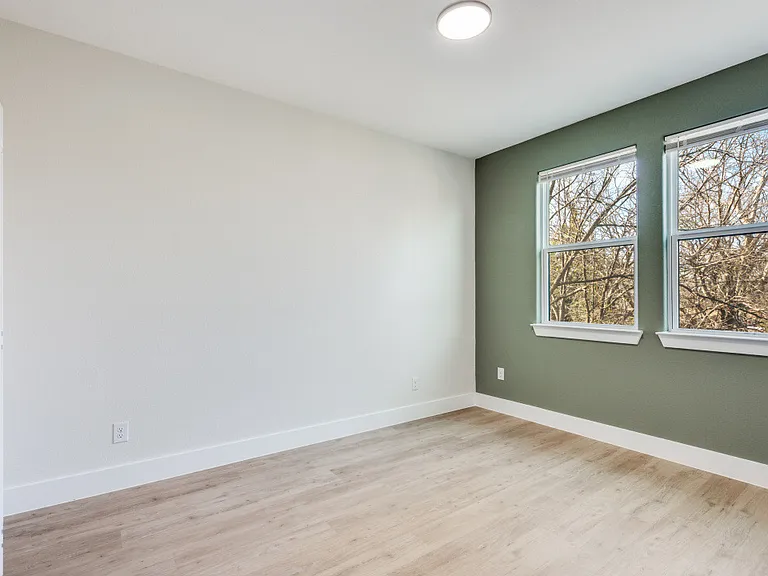 835 Stamps Ave — Photo 9